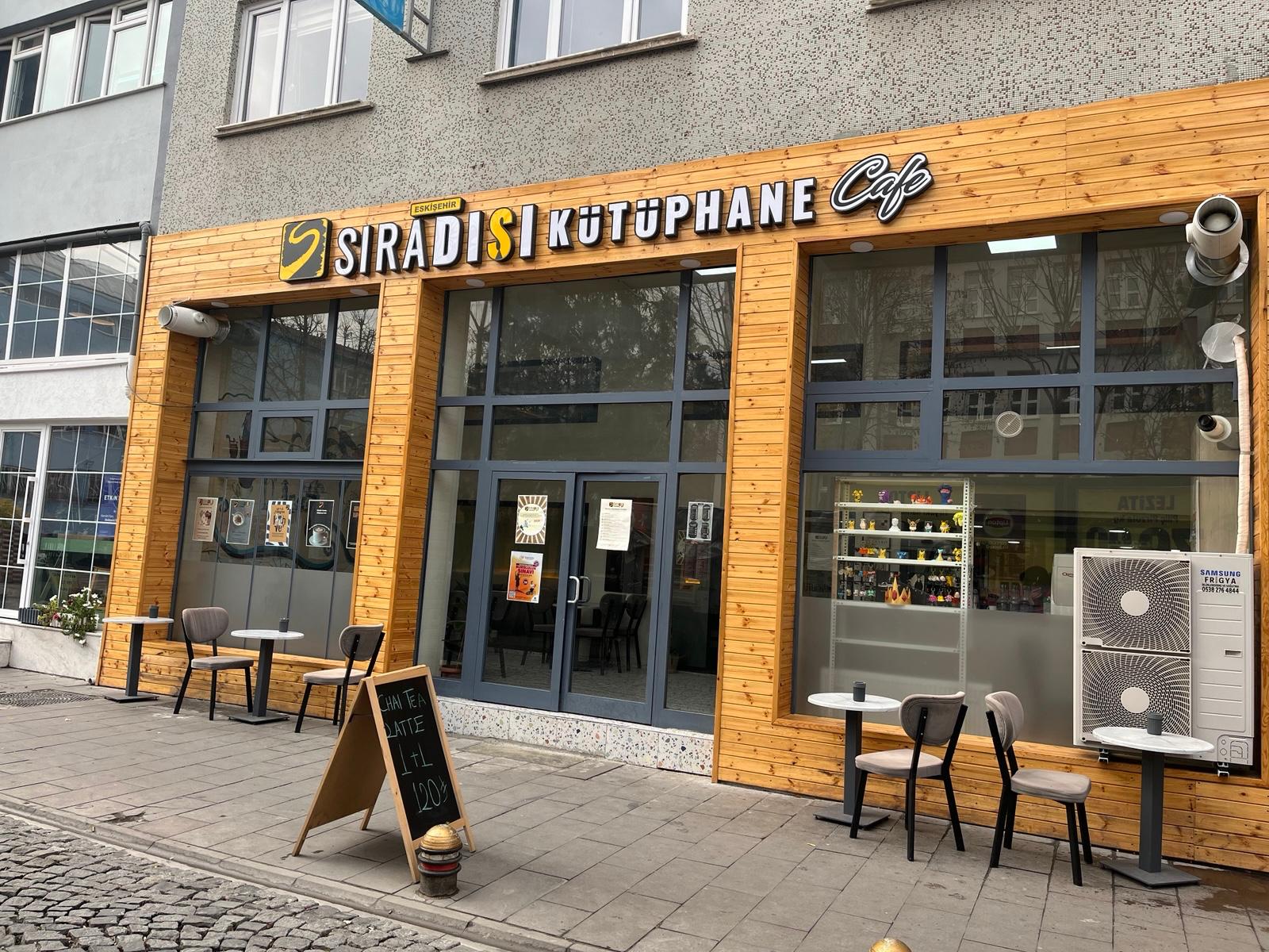 Sıradışı Kütüphane Kafe Dış Cephe